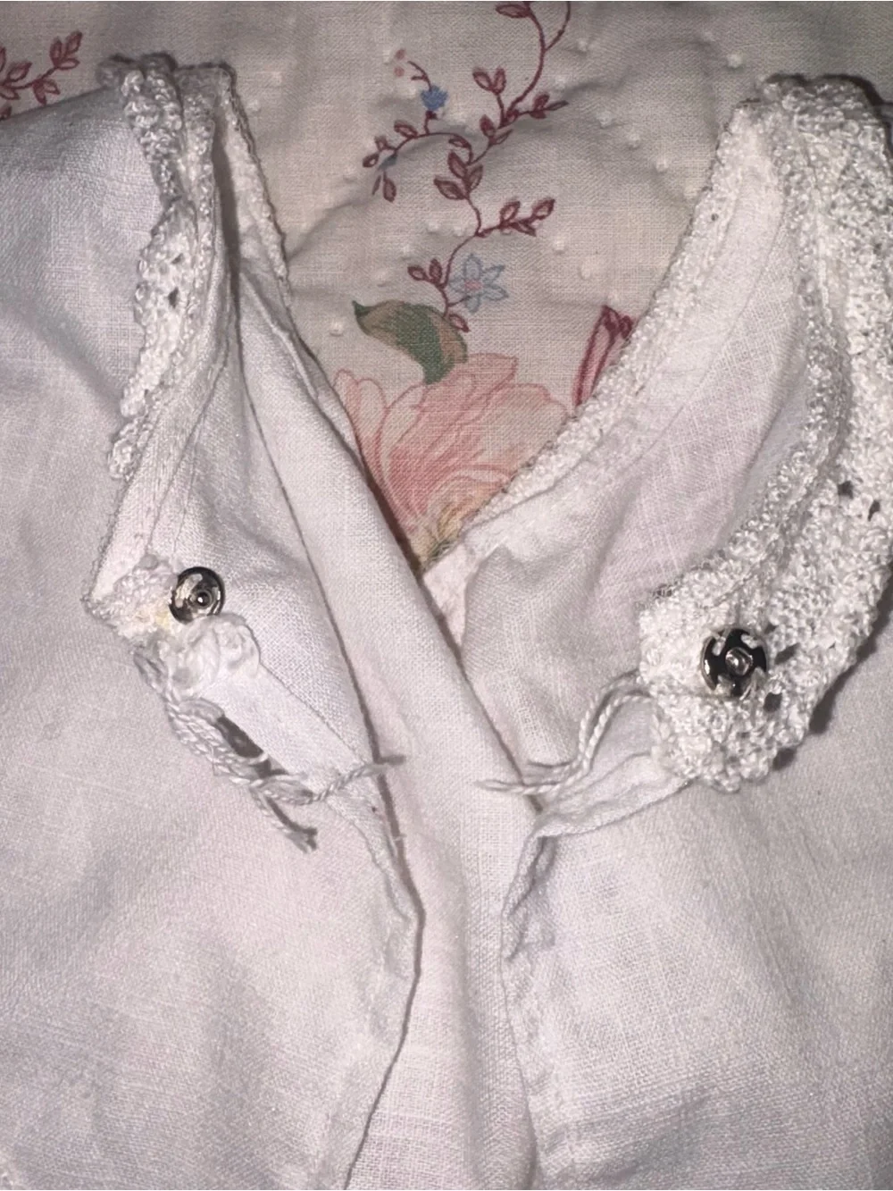 Source Unknown Cream Crochet-Trim Baby Bib